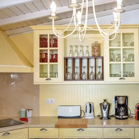 Luxurious Beachfront De La With Private Acces Villa