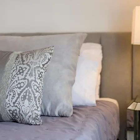 Luxurious Beachfront De La With Private Acces Villa