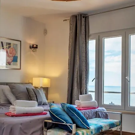 Luxurious Beachfront De La With Private Acces Villa