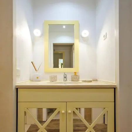 Luxurious Beachfront De La With Private Acces *