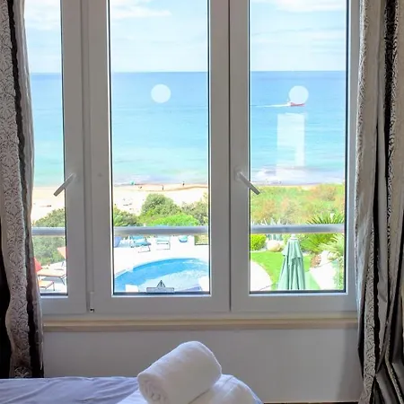 Luxurious Beachfront De La With Private Acces *