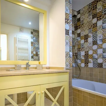 Luxurious Beachfront De La With Private Acces Villa