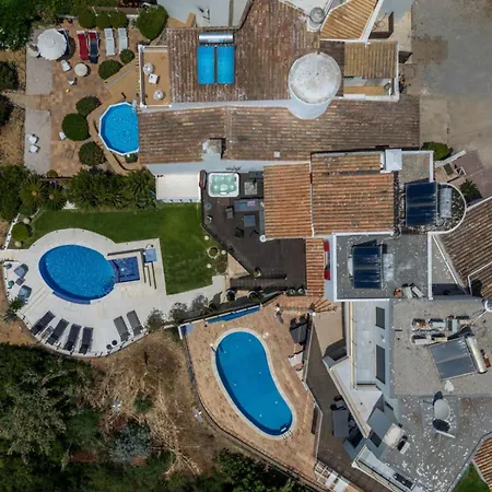 Luxurious Beachfront De La With Private Acces Villa