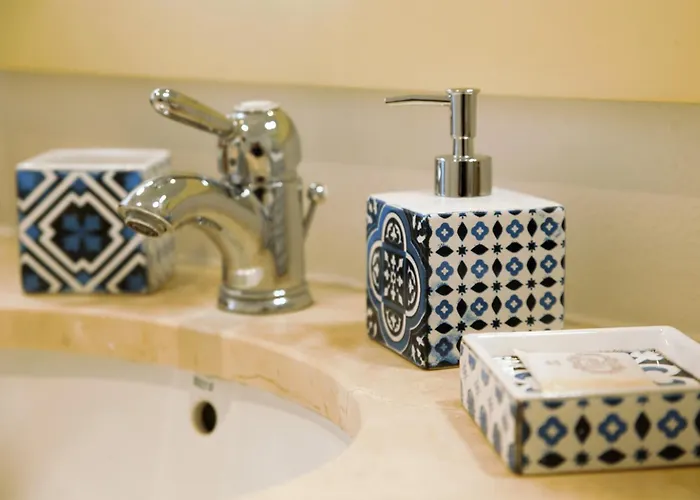 Oceanfront Luxury Villa With Private Beach Access Pool & Jacuzzi Walk To Town Sleeps 10 *