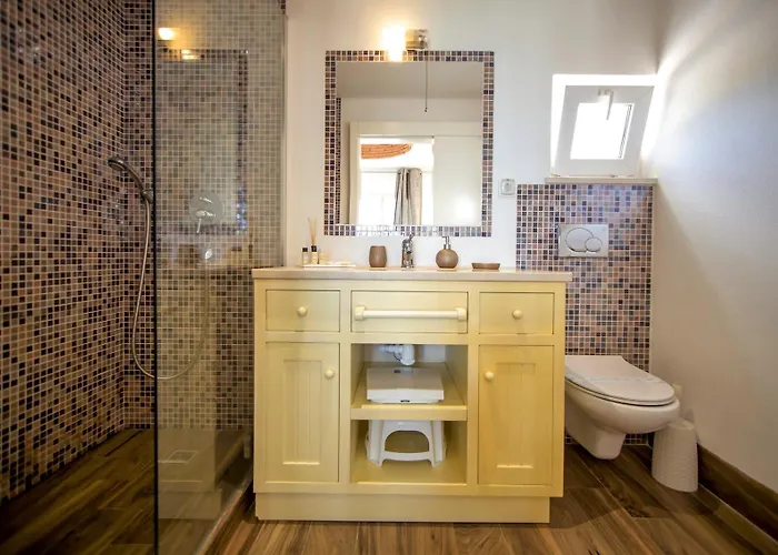 Vila Exclusive Beachfront In - Private Access - Heatable Pool & Jacuzzi - Sleeps 10 Albufeira