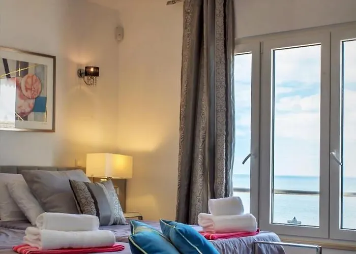 Vila Exclusive Beachfront In - Private Access - Heatable Pool & Jacuzzi - Sleeps 10 *