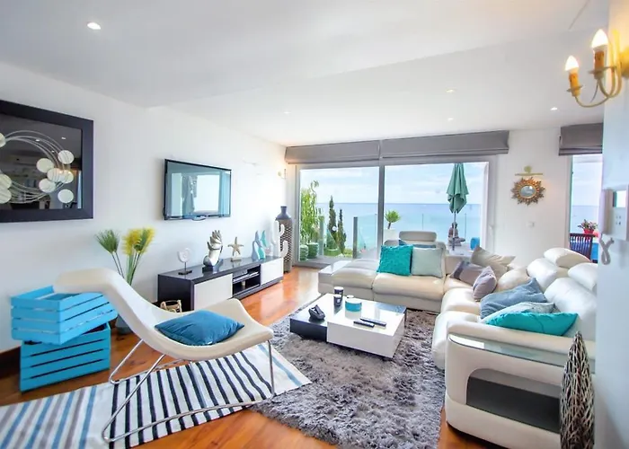 Vila Exclusive Beachfront In - Private Access - Heatable Pool & Jacuzzi - Sleeps 10 Albufeira