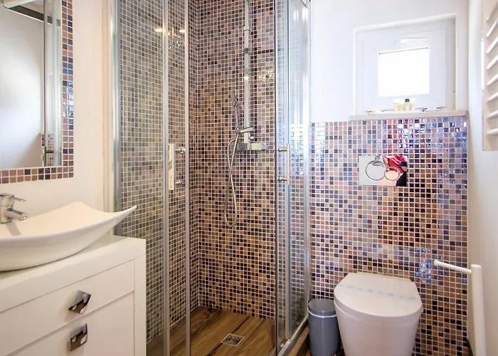 Villa Exclusive Beachfront In - Private Access - Heatable Pool & Jacuzzi - Sleeps 10 *